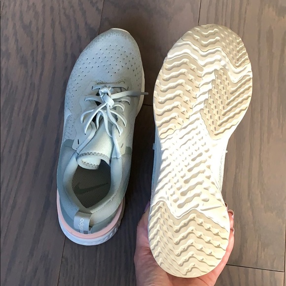 NIB Nike Women's Odyssey React Sneakers - Picture 9 of 9